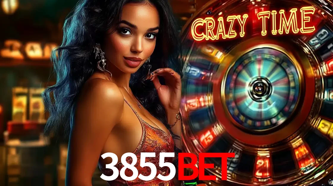 Mulher elegante ao lado da vibrante roda da fortuna do jogo de cassino ao vivo Crazy Time, um dos game shows mais populares e cheios de prêmios do 3855bet.